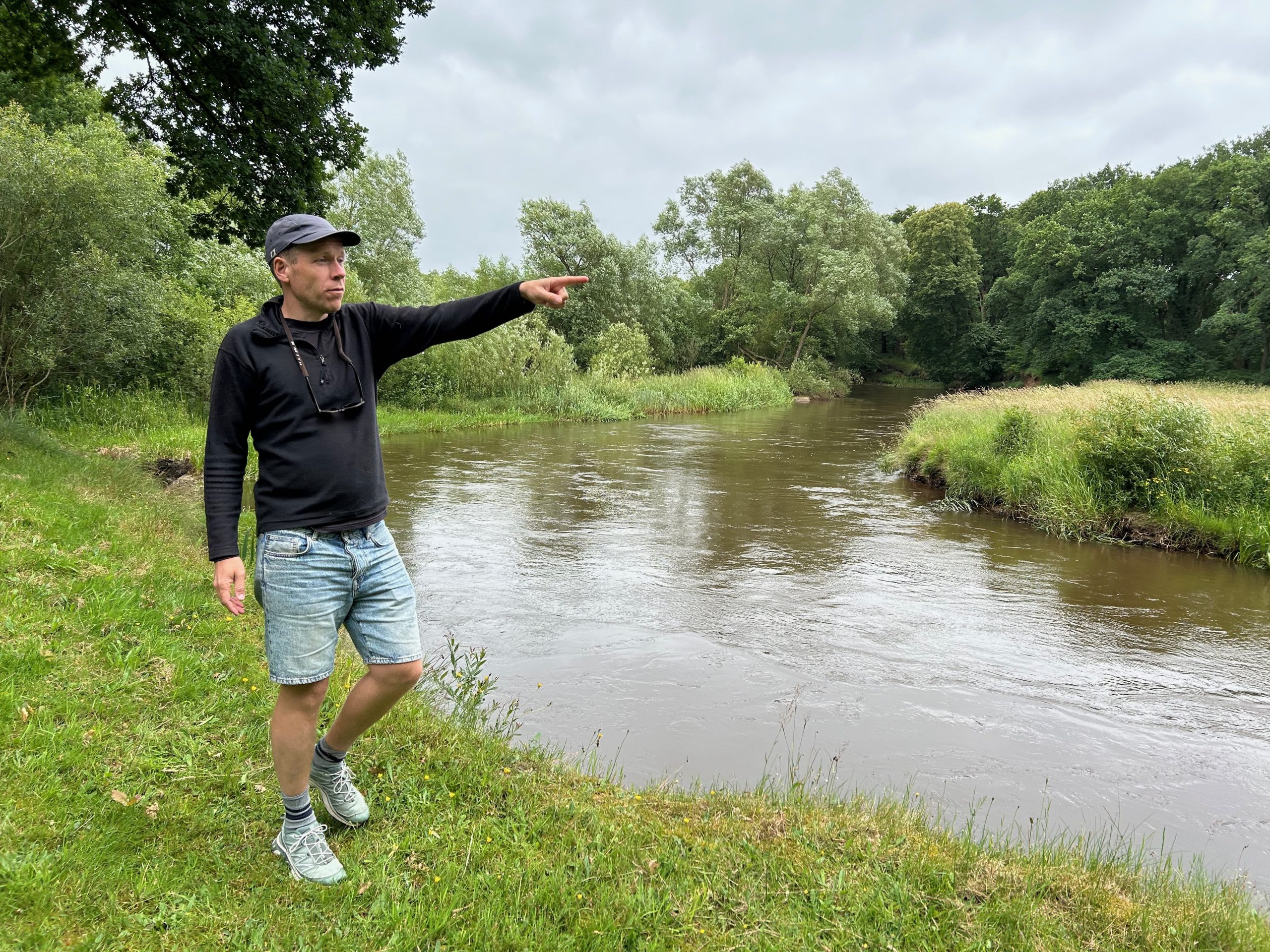 Skjern A is a low gradient river in the western part of Denmark, with strong returns of Atlantic salmon, and a growing population of searun brown trout